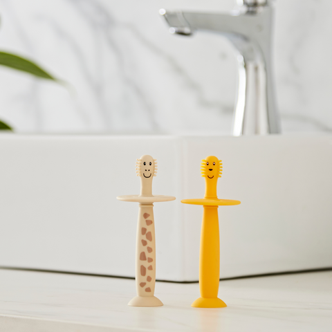 Training Toothbrush With Stopper - Lion and Giraffe