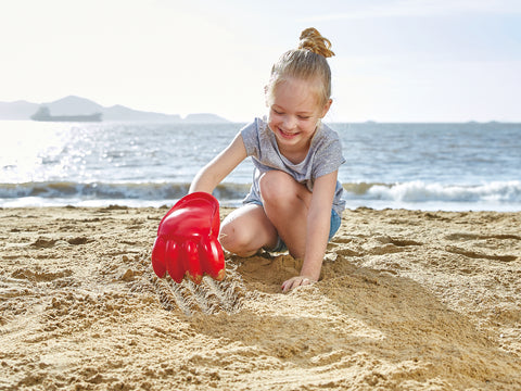 Hape - Hand Digger  Sand & Beach Toy - Red