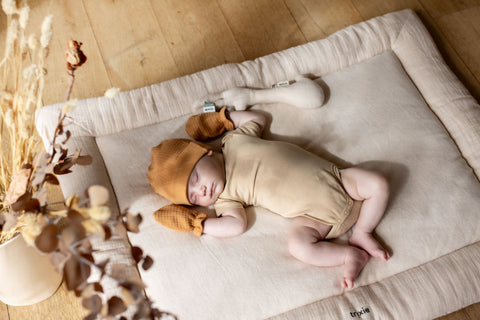 Trixie - Rattle Rabbit - Bliss Beige