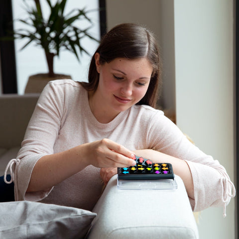 IQ Arrows Pocket Board Game - www.toybox.ae