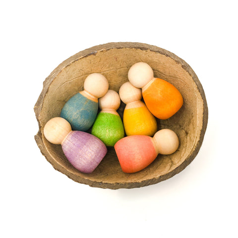 Grapat Baby Nins – Mini Wooden Figures with Coconut Shell